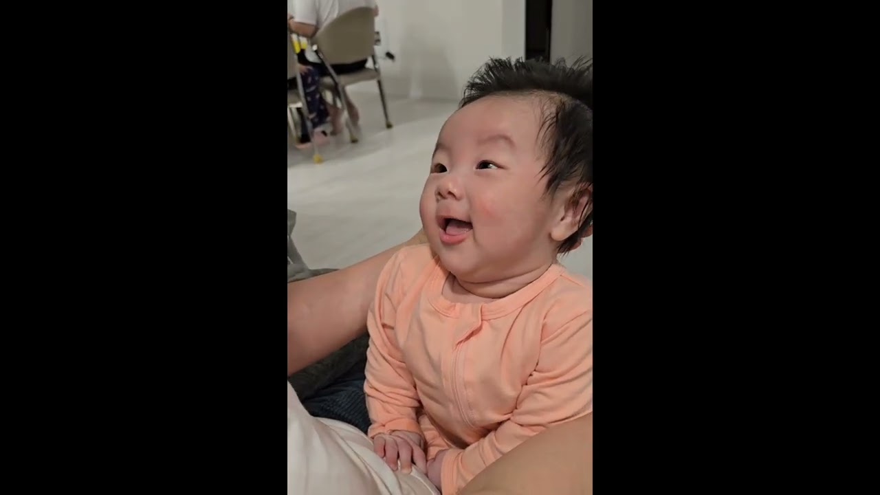 생후3개월 이준이 할머니랑 대화하면서 기부니가 좋아졌어요!!