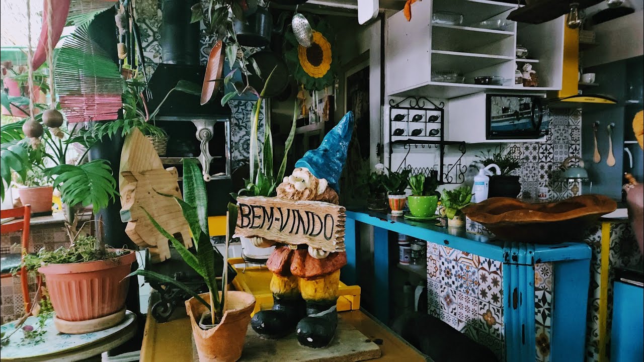 Cozinha integrada ao pergolado 🌿 Organização, plantas e um dia chuvoso