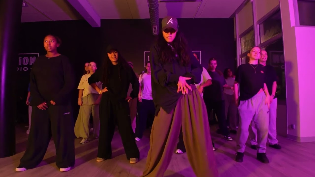 DANCEHALL FUSION - KELLY DIAS - Gently