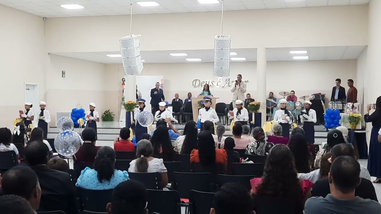 Apresentação: adolescentes IPDA de Teixeira de Freitas BA. 
