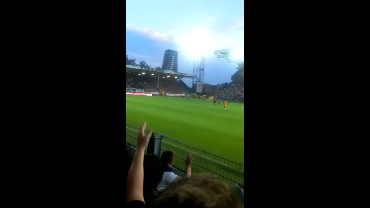 Les racistes Belges se lachent et après on s'étonne que les supporters Israéliens partent en live !