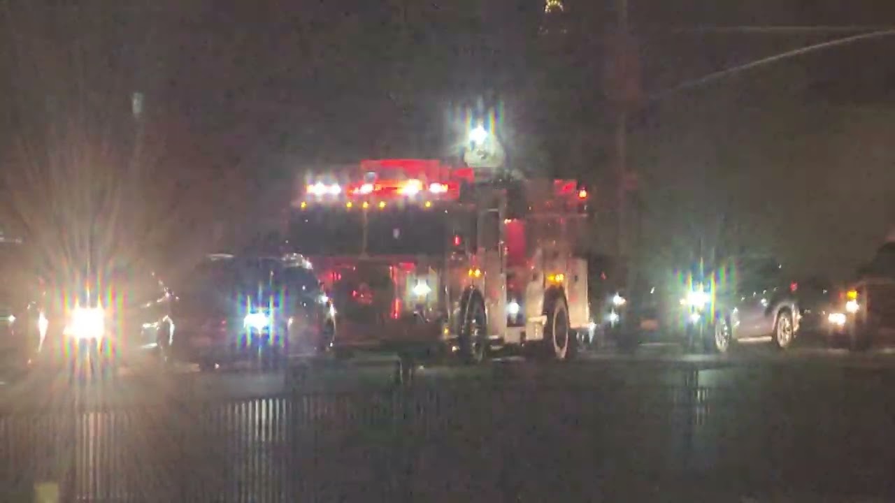 FDNY Squad 288 PINS Q2B sirens responding but stuck traffic