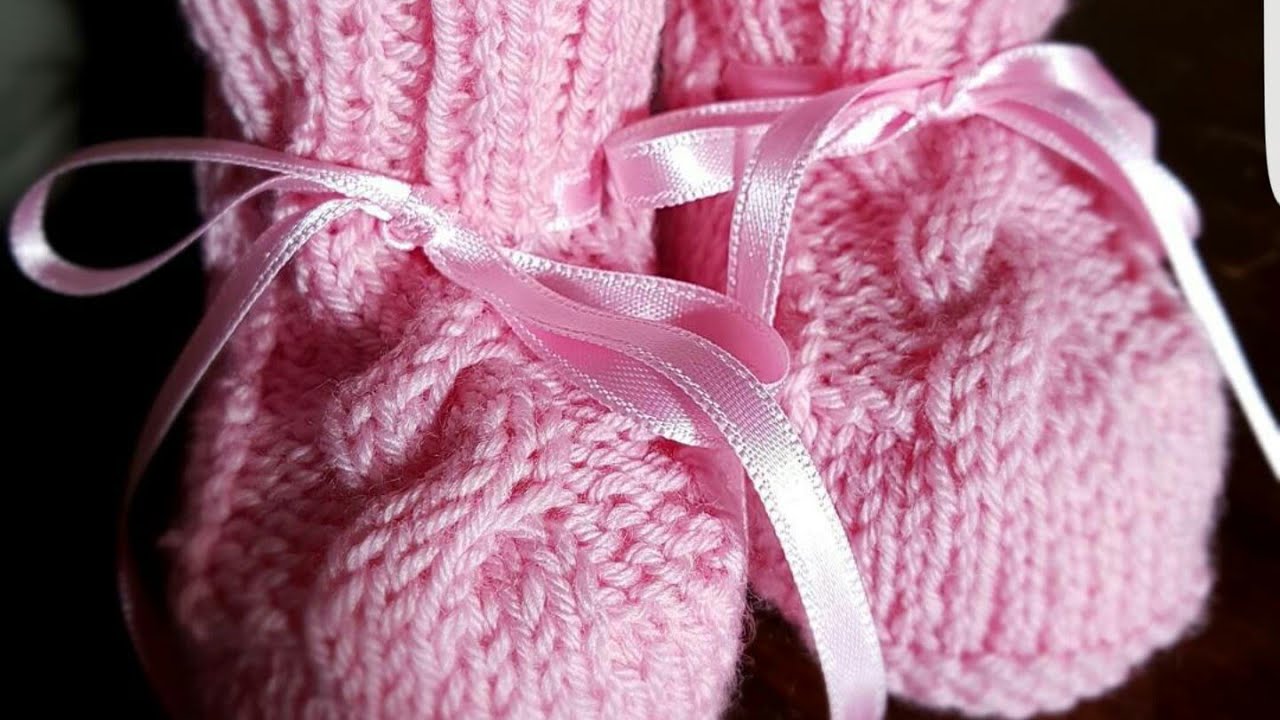 Scarpine neonata a maglia con treccia centrale (parte 1)