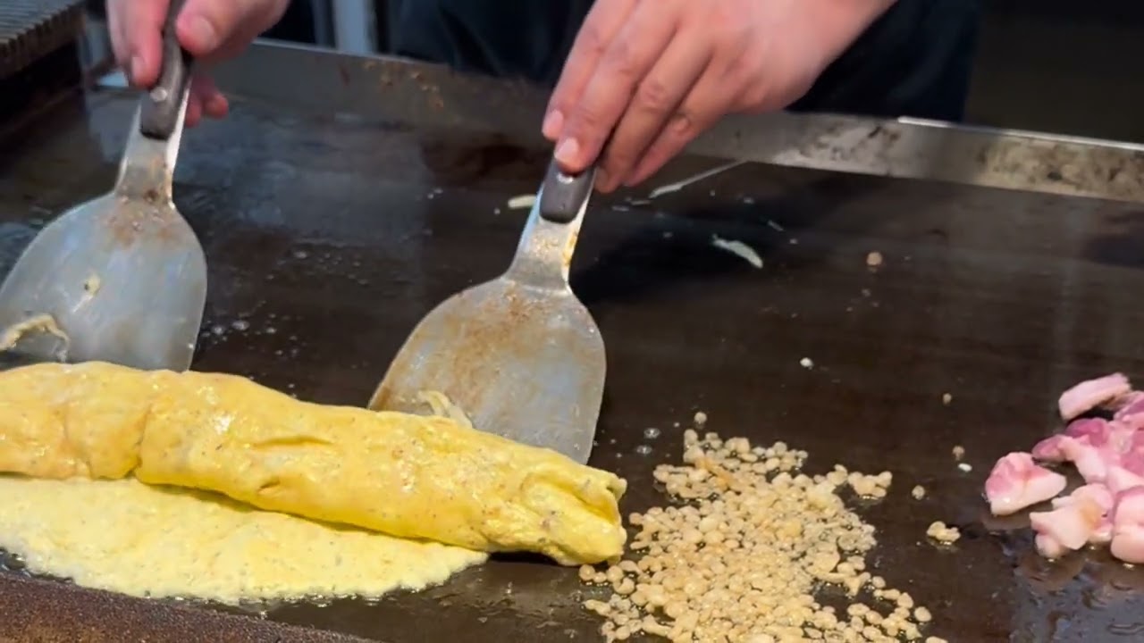 Japanese Food is Art 🇯🇵 Okonomiyaki at Momiji Osaka