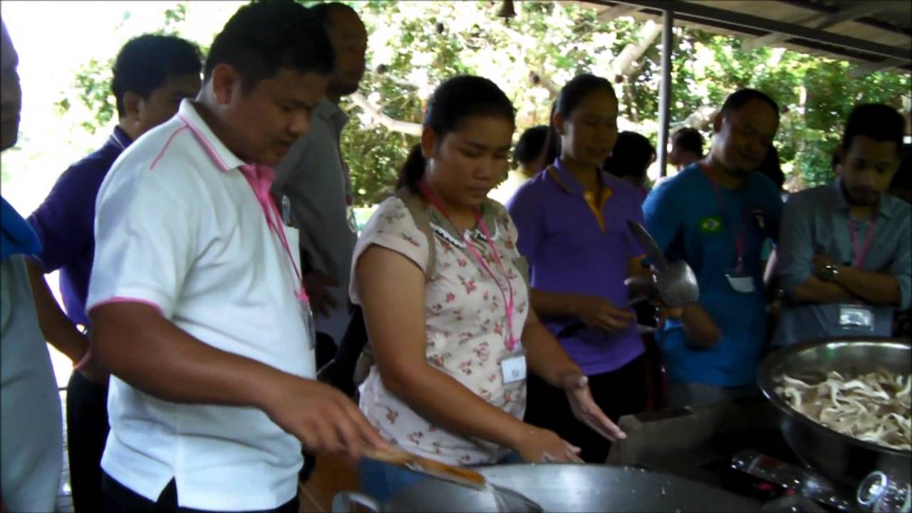ขั้นตอนการทำเห็ดชุปแป้งทอดและสลิ่มเห็ดหูหนู โดย โครงการลูกพระดาบส(การเพาะเห็ดครบวงจร) รุ่น125