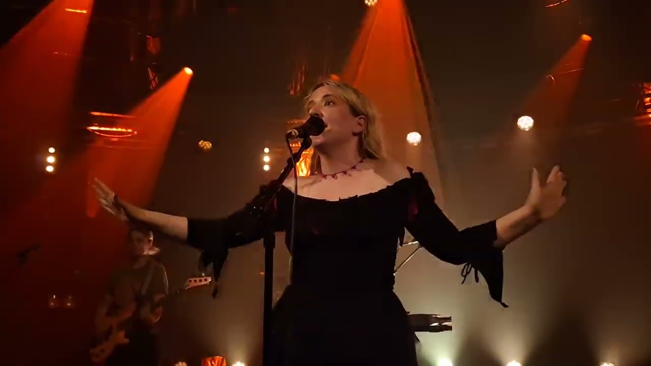 Austra - Lose it live@Botanique Brussels - 07.03.2026