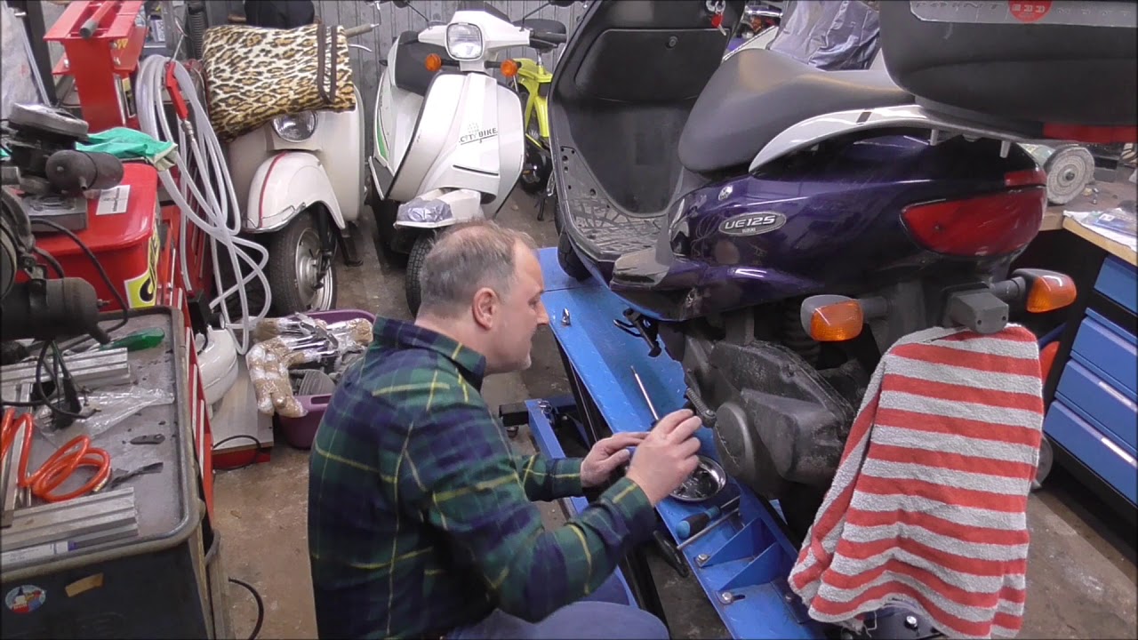 Suzuki UE125: Motor läuft - Hinterrad steht still?