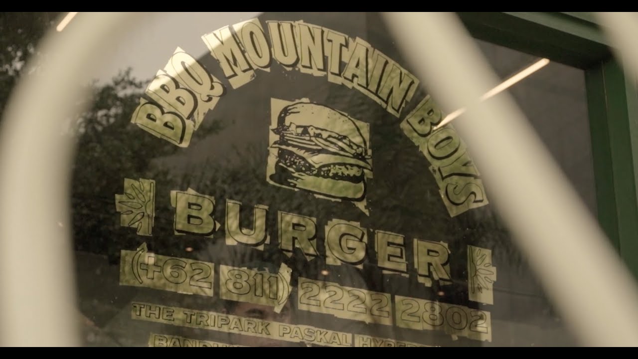 Sign Painting and Glass Gilding at BBQ Mountain Boys Burger