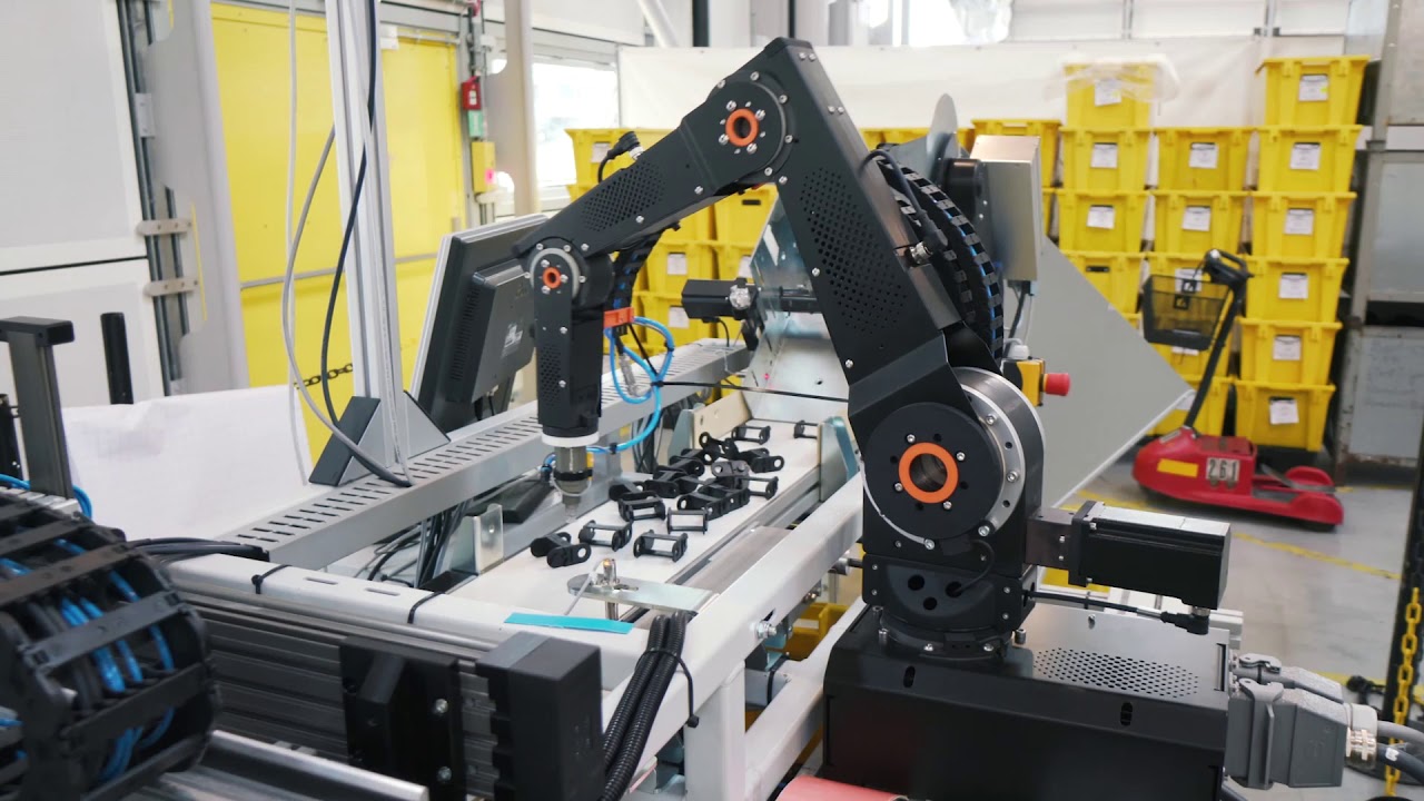 igus&reg; Tech up, cost down solutions for all the moving applications