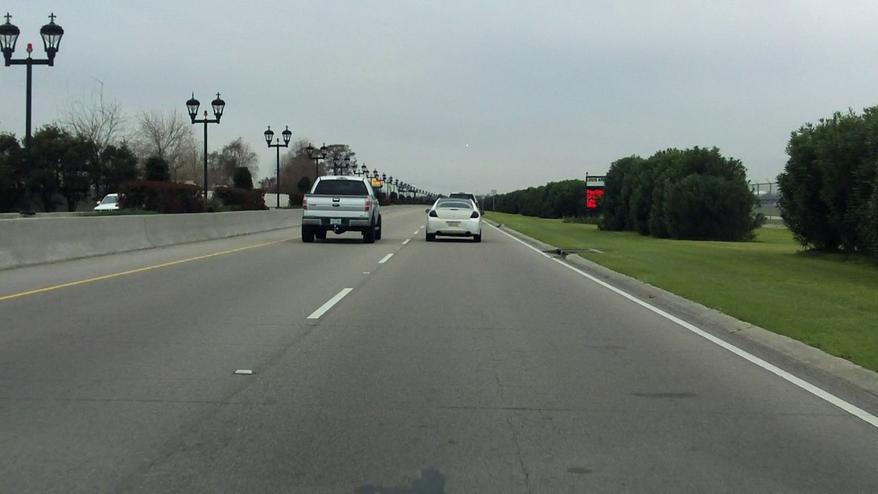 Louis Armstrong/New Orleans International Airport Access Road westbound/inbound