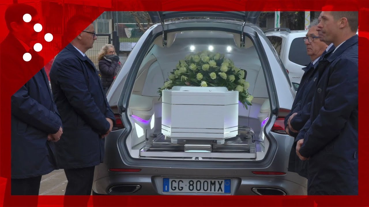 Funerali Giulia Cecchettin a Saonara: l'arrivo del feretro