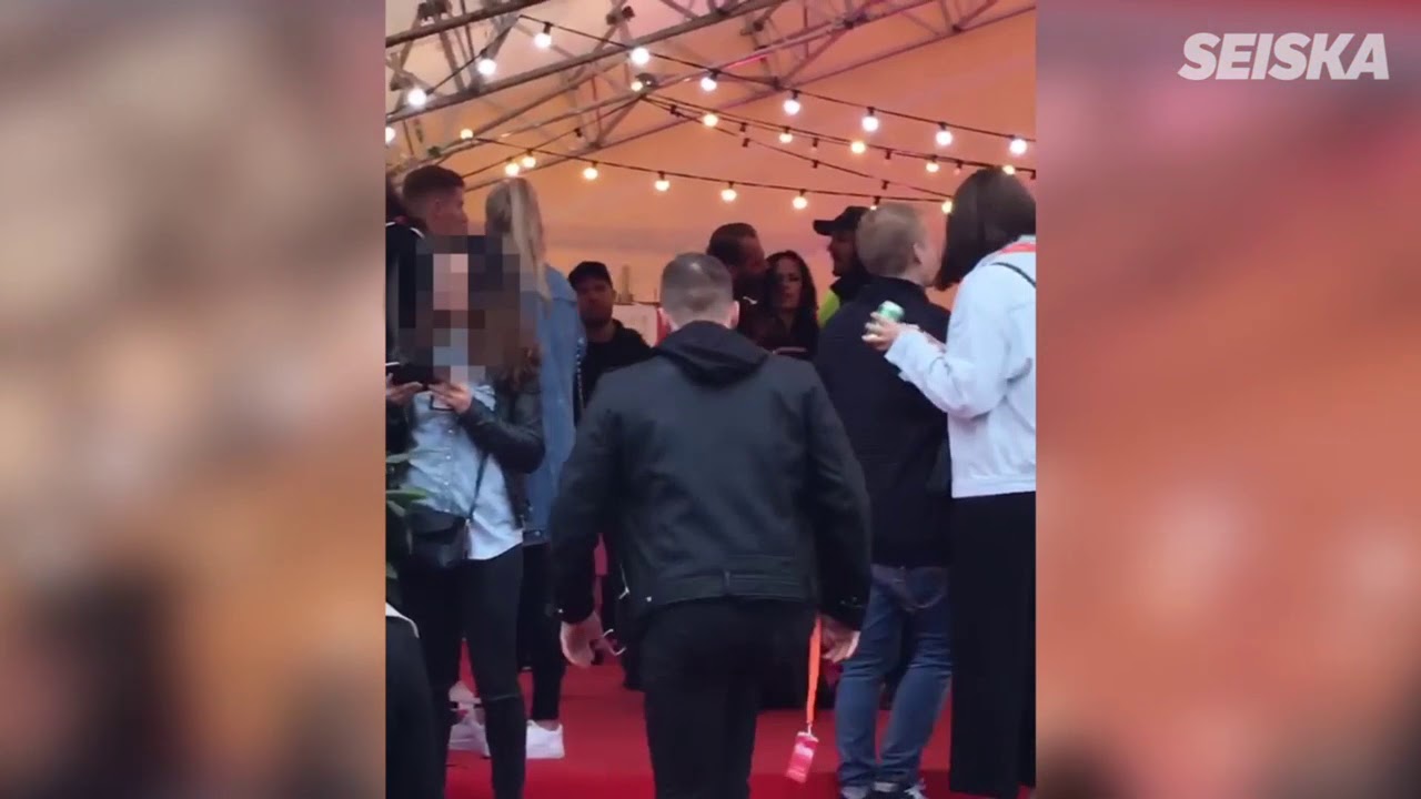 Vip k&auml;sirysy: Martina Aitolehti potki j&auml;rjestysmiehi&auml;  katso video!