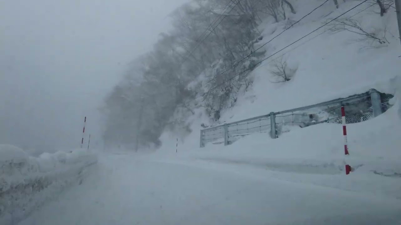 冬の国道347号線　鍋越峠