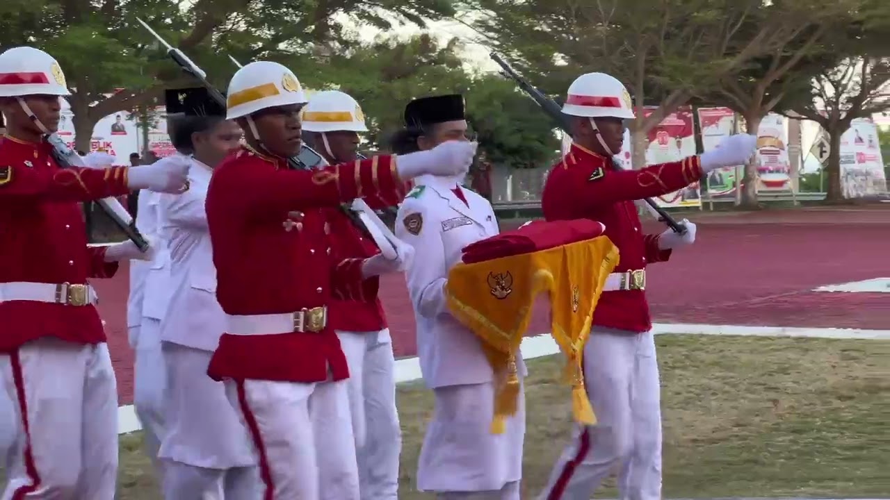 Penurunan Bendera Merah Putih di Kantor Gubernur Papua Barat