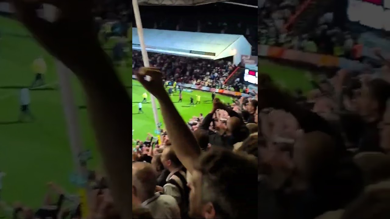 Grimsby town pitch invasion v man united #gtfc #grimsbytown #manunited #footballchants #eflcup