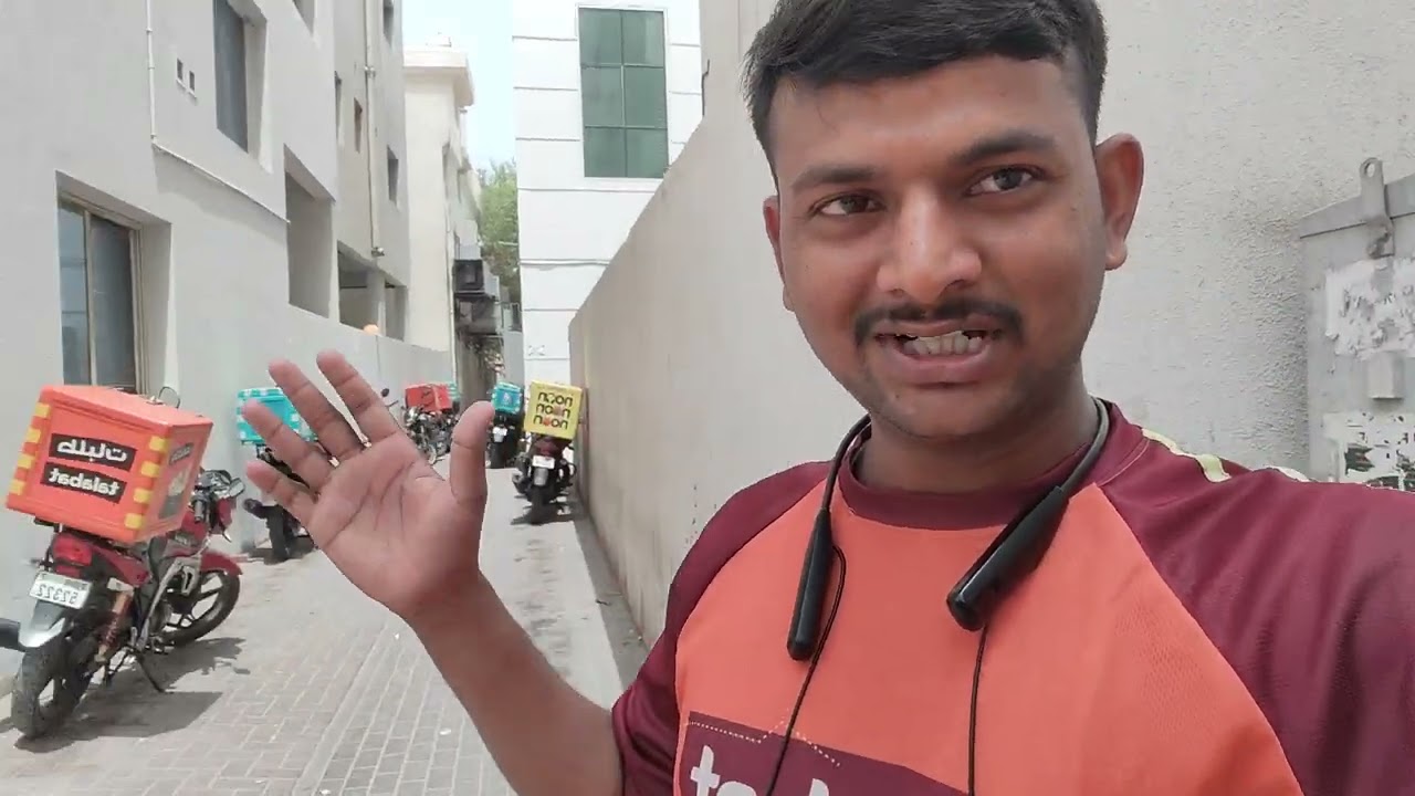 Dubai me Bike rider  delievery boy ka rahena. Khana. Petrol  kharcha kitana ata h