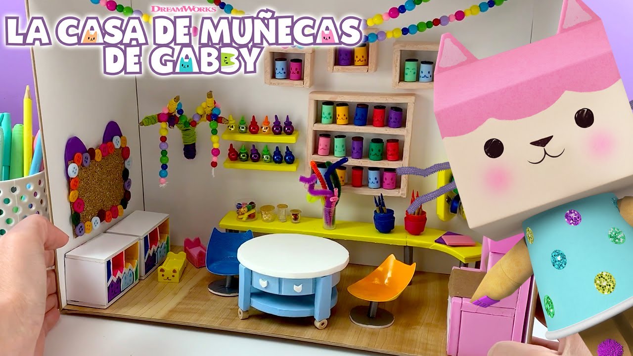 &iexcl;Construyendo la Sala de Manualidades de Beb&eacute; Caja! | LA CASA DE MU&Ntilde;ECAS DE GABBY