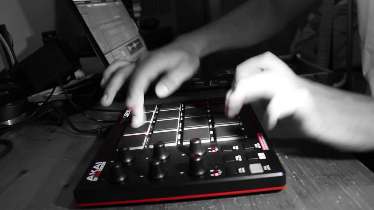 LOLO 3000 / Red (Live MPD218 Finger Drumming)