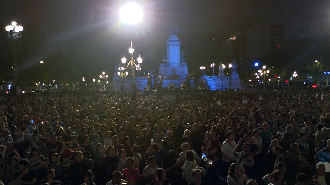 Masiva convocatoria en Plaza Congreso en rechazo al DNU del gobierno de Milei
