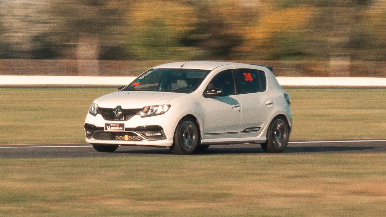 El SANDERO R.S. nunca defrauda | Track Day Argentina