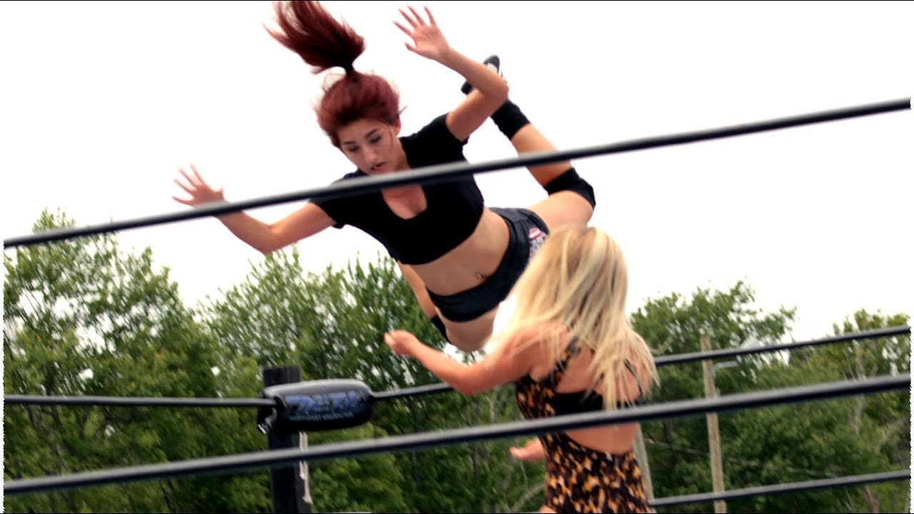 Women's Wrestling: Picture Perfect Sierra vs. Penelope Ford