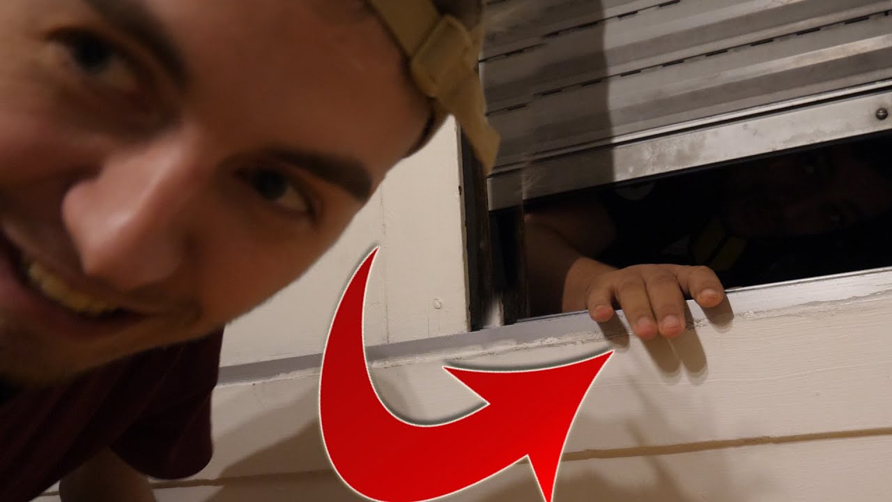 J'ENFERME THEKAIRI SUR LA TERASSE EN PLEIN HIVER