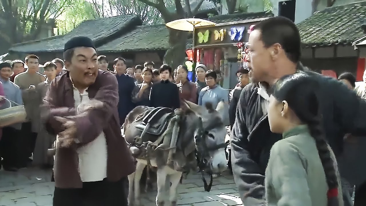 养父遭村霸欺负，多年前买下的养女为他出头！好看了