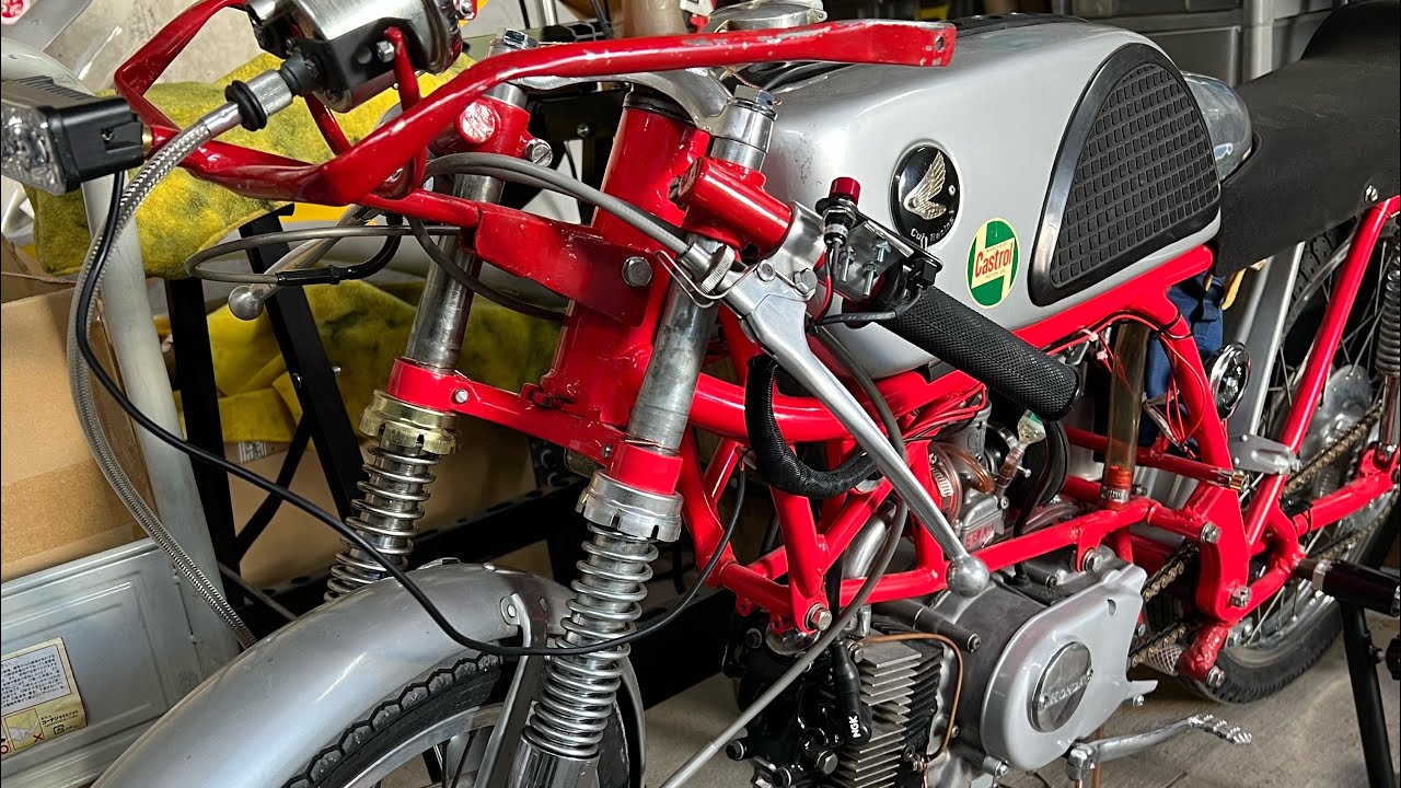 C110RR ネイキッド仕様になったバイクのエンジンをかけようと試みたが、 #CR110レーシング #ホンダクラシックレーサー #カブレーシング #スポカブスペシャルエンジン