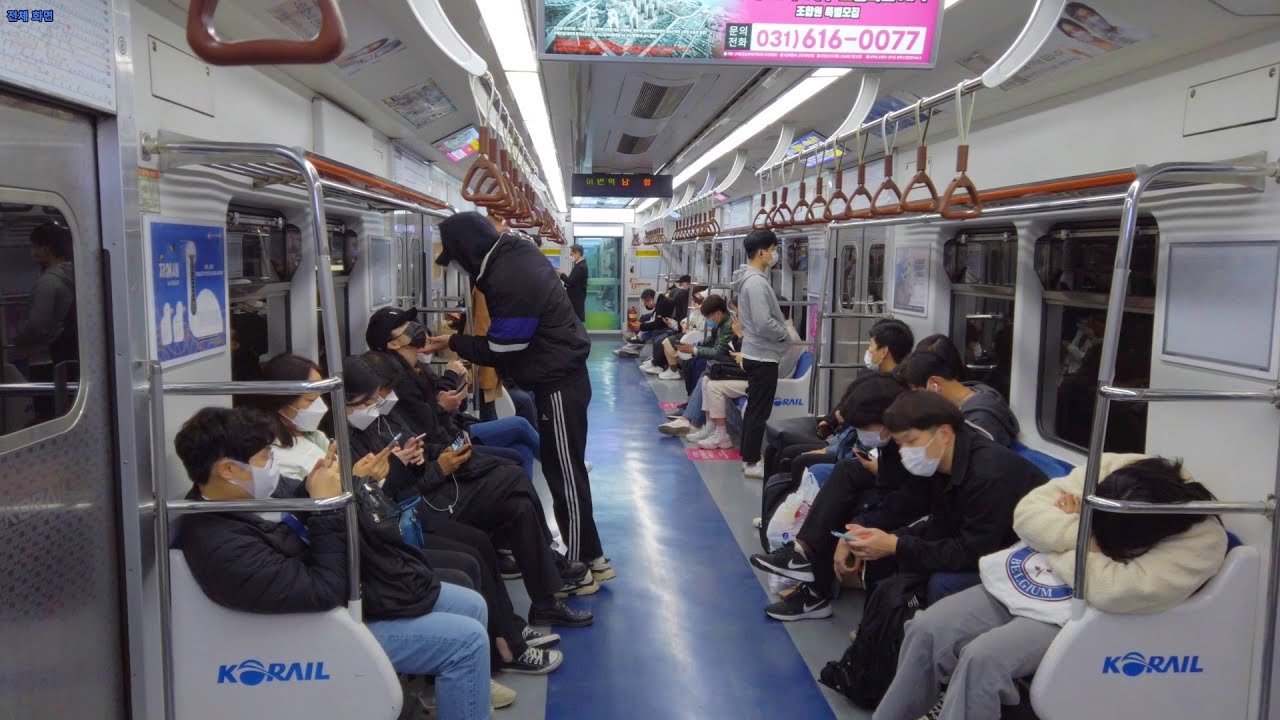 서울지하철 - Seoul Subway at Late Night