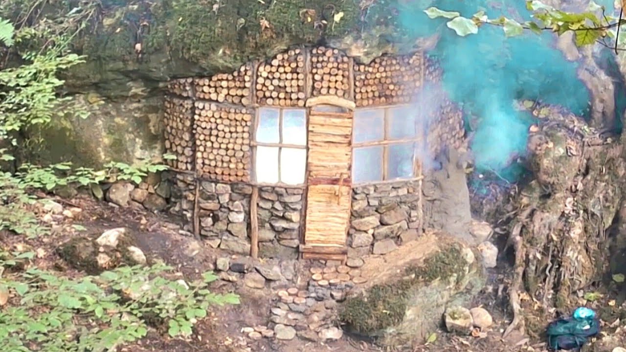 He built a house under a stone/Alone with my dog/start to finish/bushcraft/Part 1