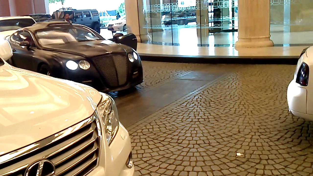 Bentley #RR VIP Entrance Mall of the Emirates