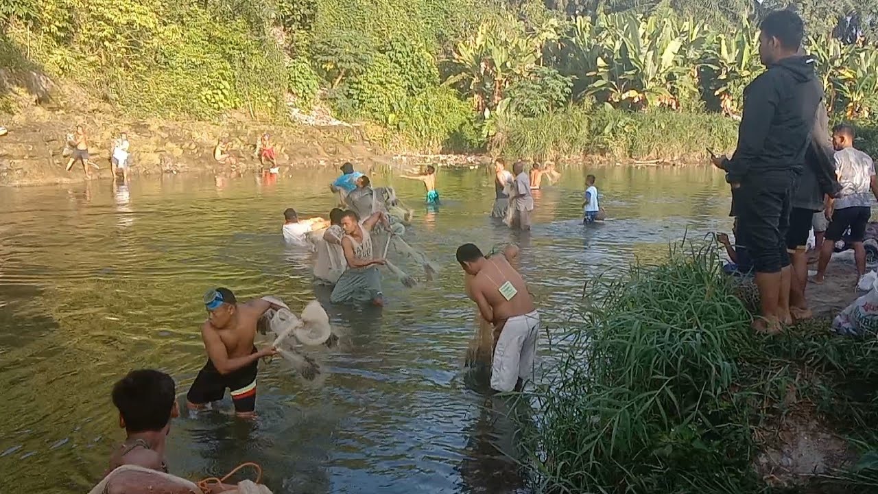 Amazing real life fishing net in the river