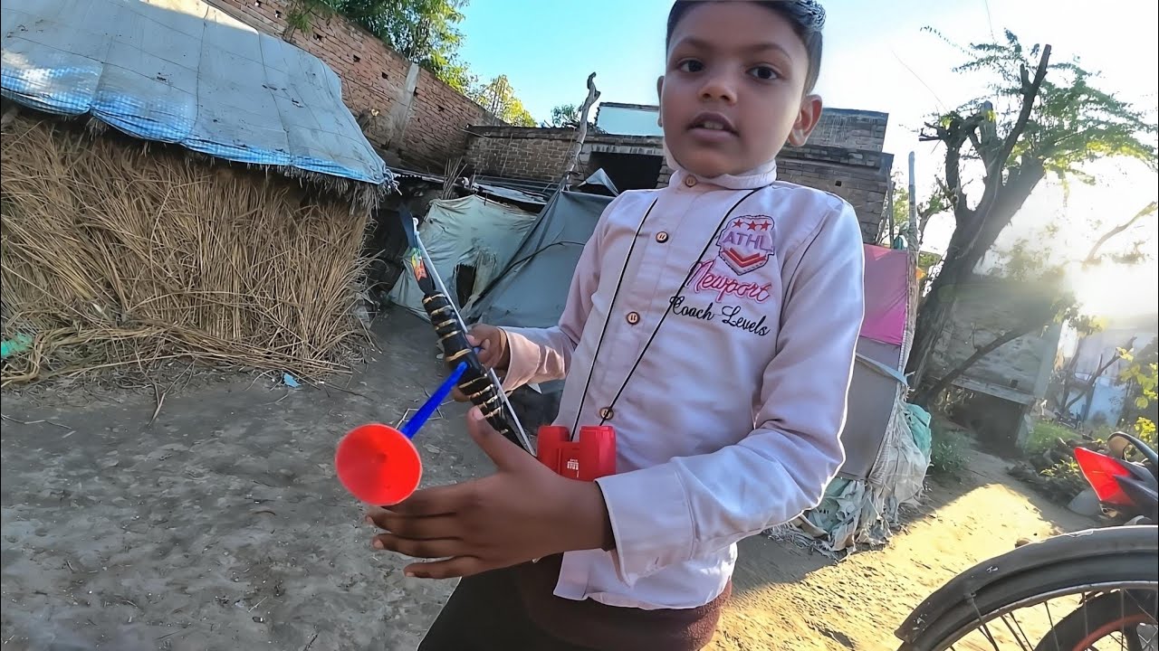 Chote Bhai behan khilone se khel rahe 😯