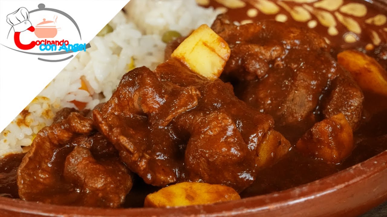 Bistec Con Papas En Chile Pasilla