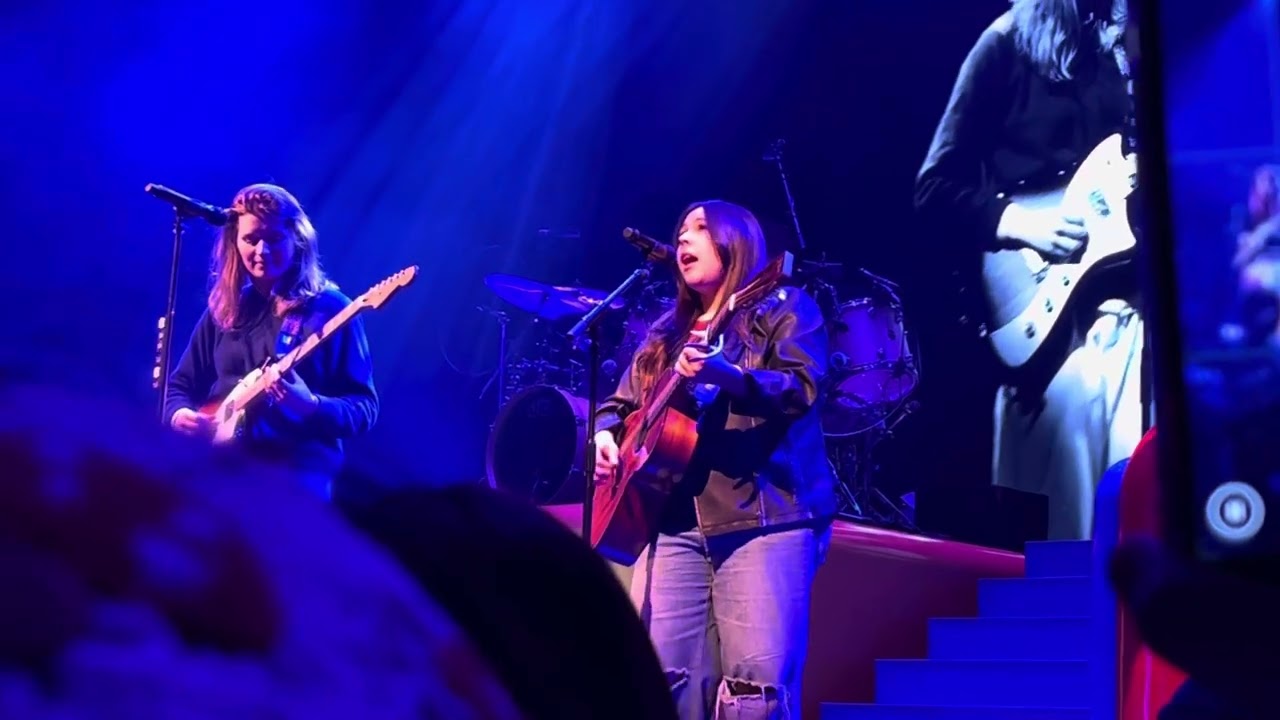 Girl in Red and Gigi Perez Sailor Song duet live 12/1/24