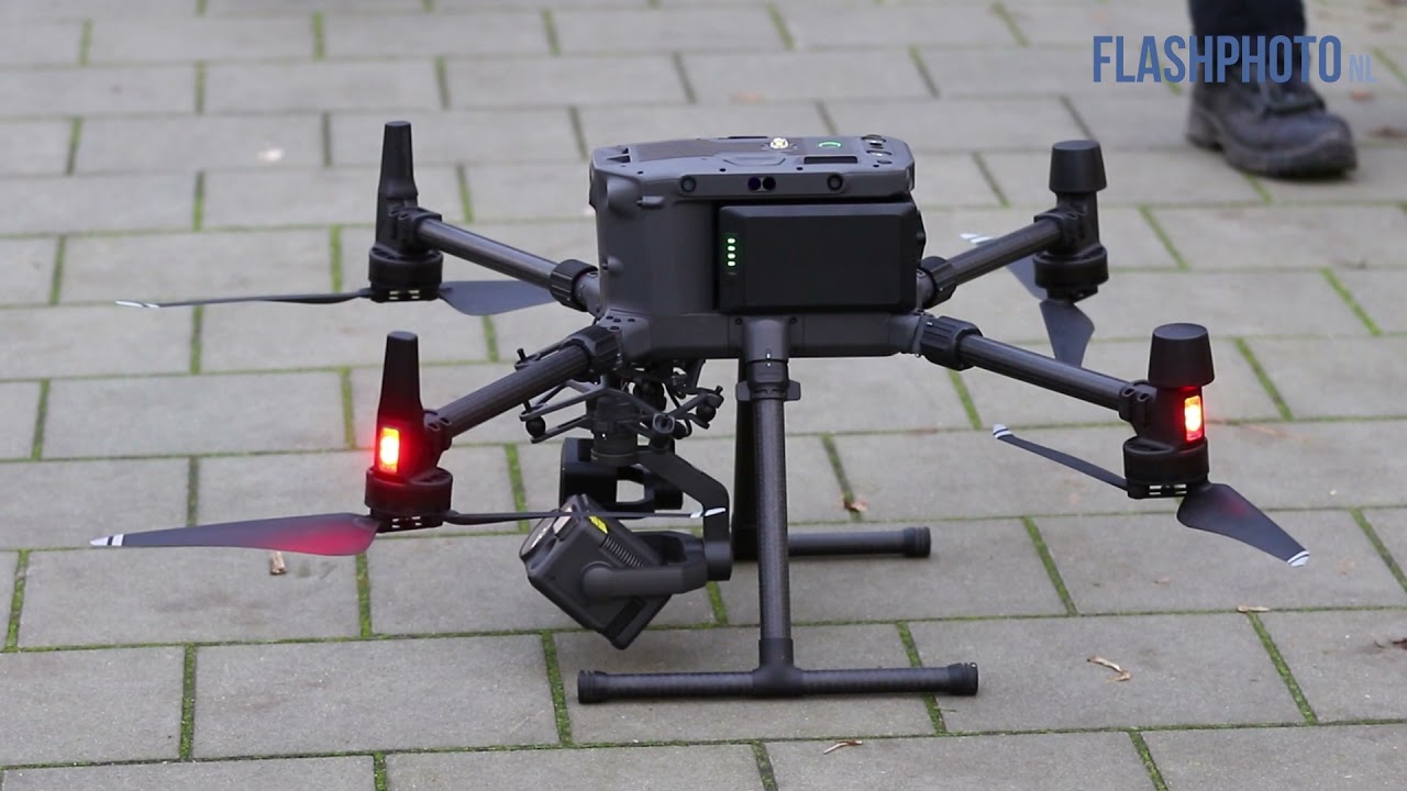 Brandweer zoekt met drone naar potenti&euml;le brandhaarden in Schiedam voor de jaarwisseling