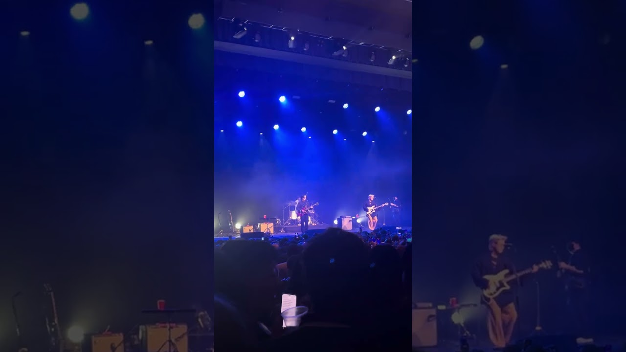 wave to earth - peach eyes (Live in London, 2024) | Troxy