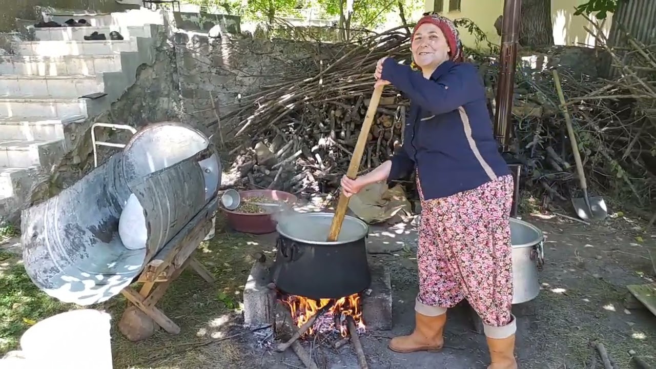 Fatma ablanın meşhur dut pekmezi,KİRAN KÖYÜ BİNGÖL