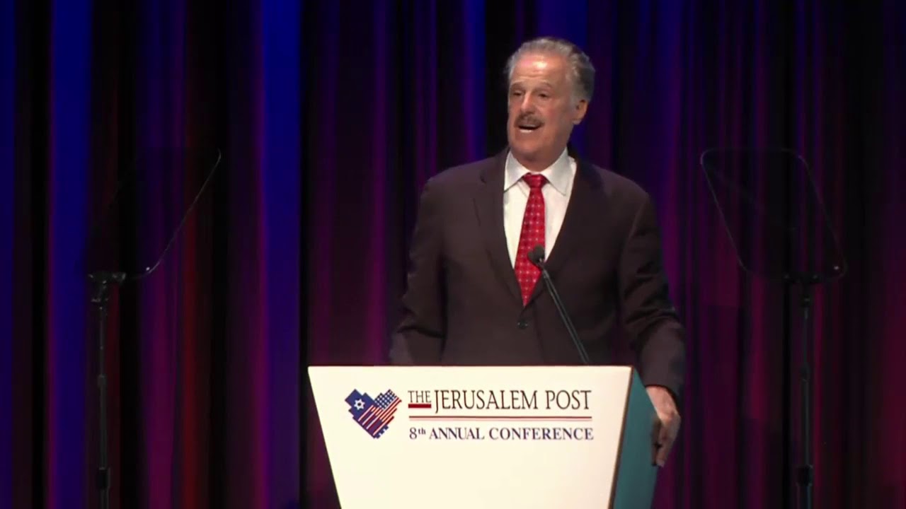 Доктор Майкл Д. Эванс выступает на ежегодной конференции газеты «Jerusalem Post»