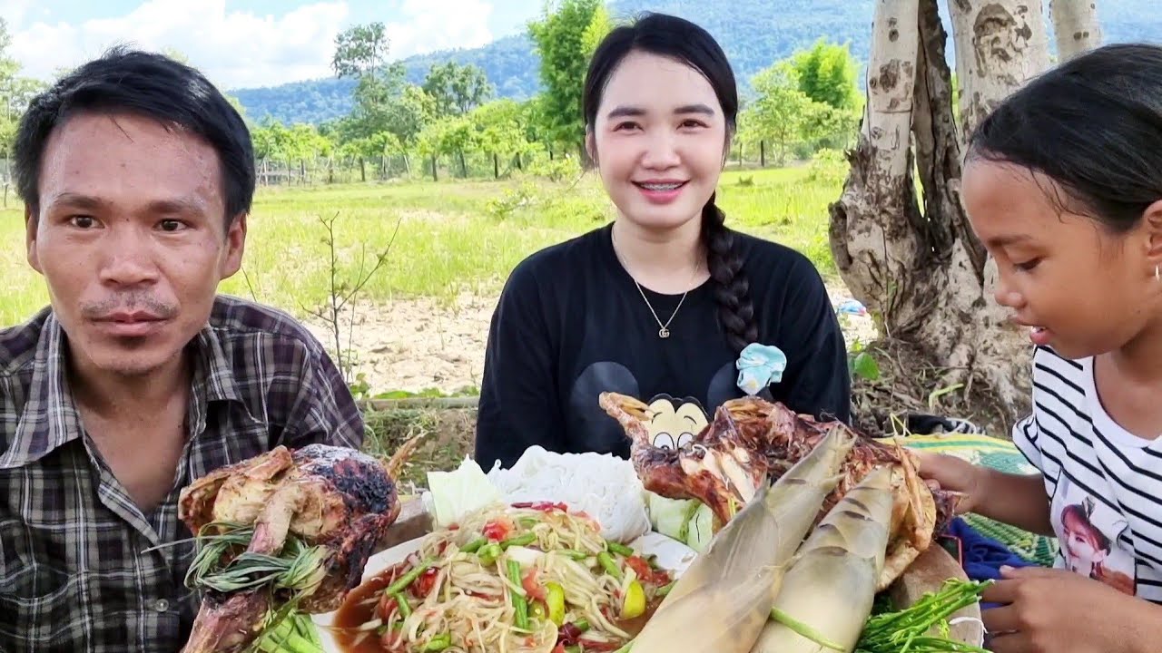 ສາວງາມຕຳບັກຫຸ່ງປີ້ງໄກ່ໃຫ້ກິນ สาวสวยปี้งไก่ส้มตำให้กิน - ບົວໄລ,บัวไล