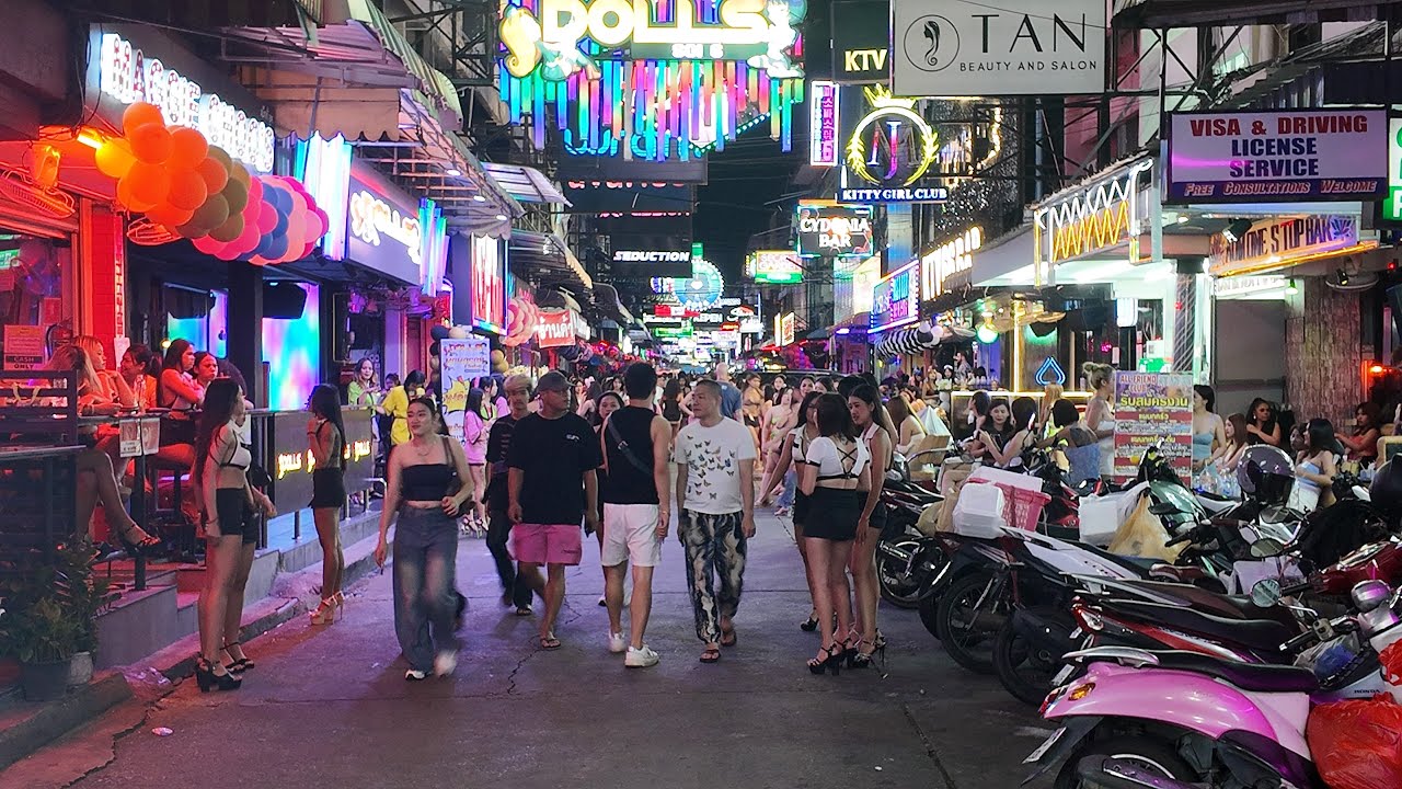 Pattaya Soi 6, Nightlife, Redlight District, Thailand - 4K 60FPS