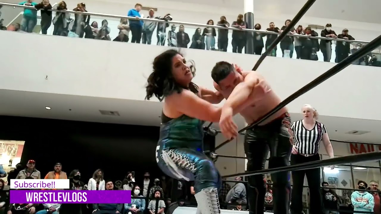 Casey Blackrose Vs Phoebe. Wrestlefest in Rolling Oaks Mall at San Antonio, TX