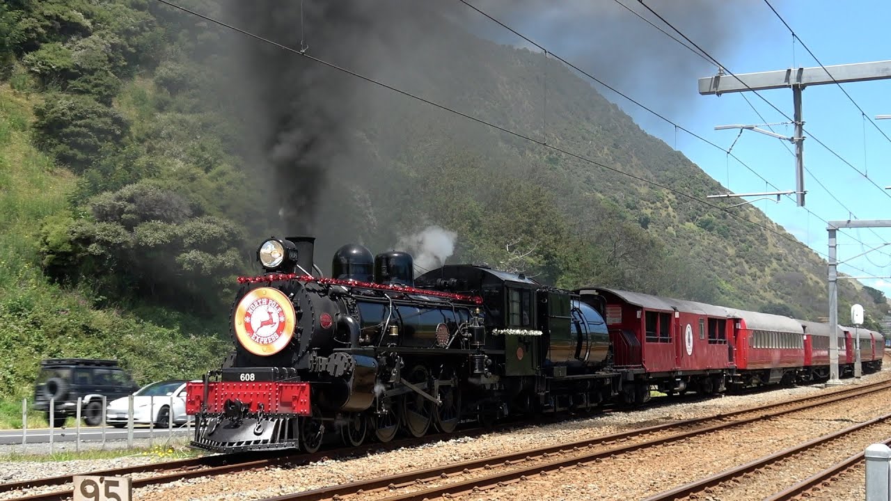 New Zealand's North Pole Express behind Ab608 'Passchendaele' and Da1410