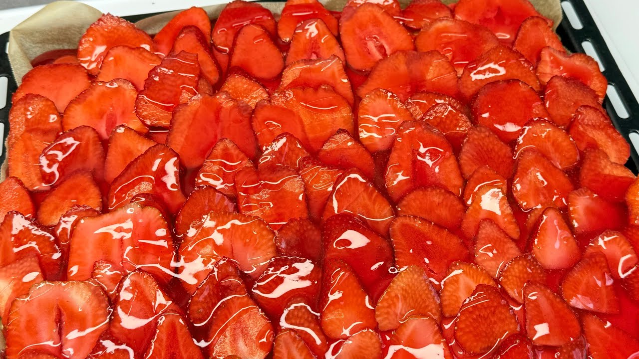 Erdbeerkuchen mit viel Vanille-Creme 🥰 einfach, schnell und sehr lecker! Erdbeer-Kuchen Rezept