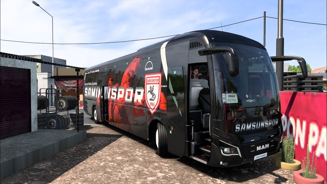 Driving through narrow streets with the HVT MAN Lion Bus in ETS2