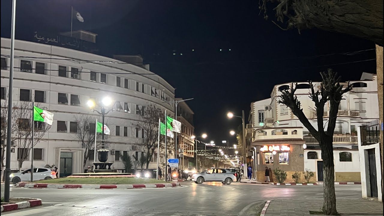 أعلنت لجنة الأهلة في الجزائر أن يوم غد الجمعة 20 مارس سيكون أول أيام عيد الفطر ..