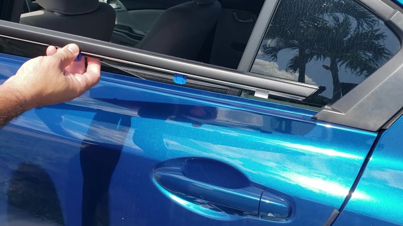 Замена оконной окантовки на Honda Civic 9-го поколения 2013 года выпуска. Защитный молдинг окна.