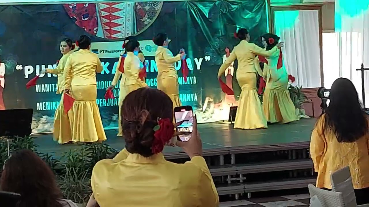 Tari Lenso Manado