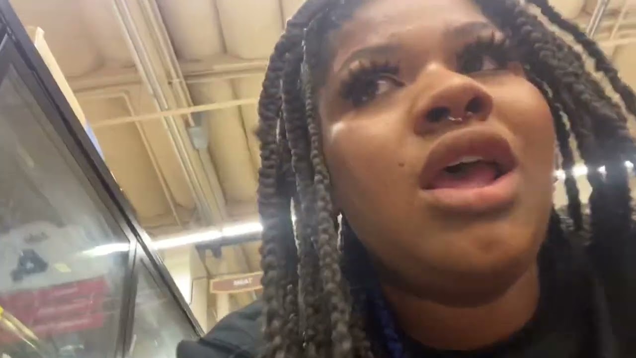 Her Sneeze ll SNEEZING IN A GROCERY STORE