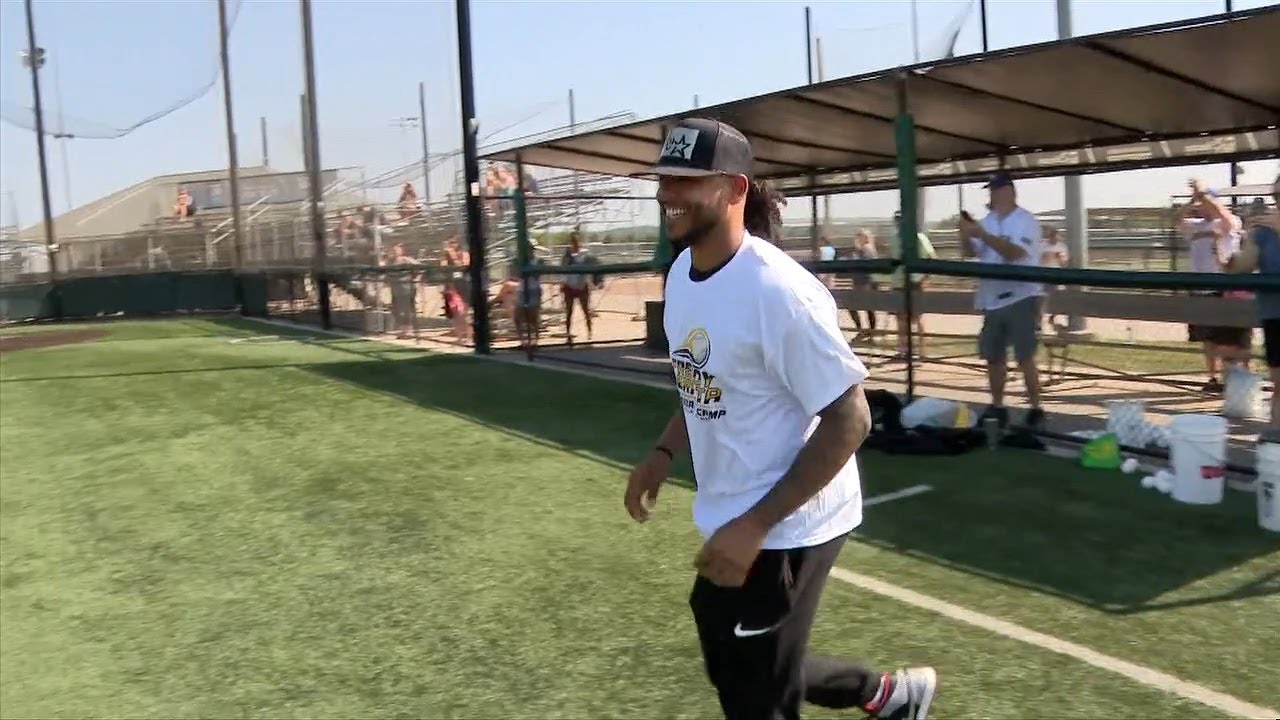 Brewers trade ace Peralta to Mets